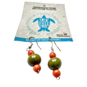 aretes de plastico reciclado artesanal - planet conservation - ecomuna market